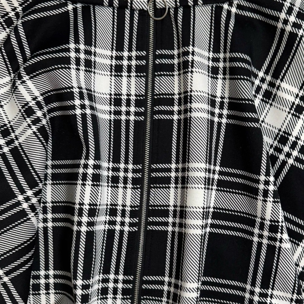 Hot Topic Plaid Mini Skirt White Black O-Ring Front Zip Size Small Skater Punk - Picture 3 of 6